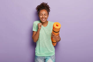 Har du en kjæreste eller venninne som du vil gi noe ekstra til? Her har vi laget en liste over 10 gavetips til henne. Her finner du gaver til velvære, trening eller støtter.